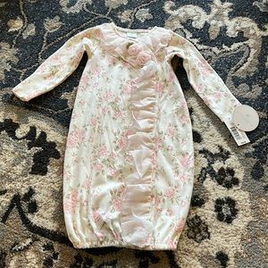 Beautiful edge hill collection girls gown size 0/3 months for pictures NEW